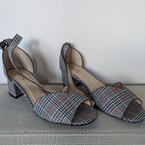 Qupid Heeled black and white Sandal, Size 8